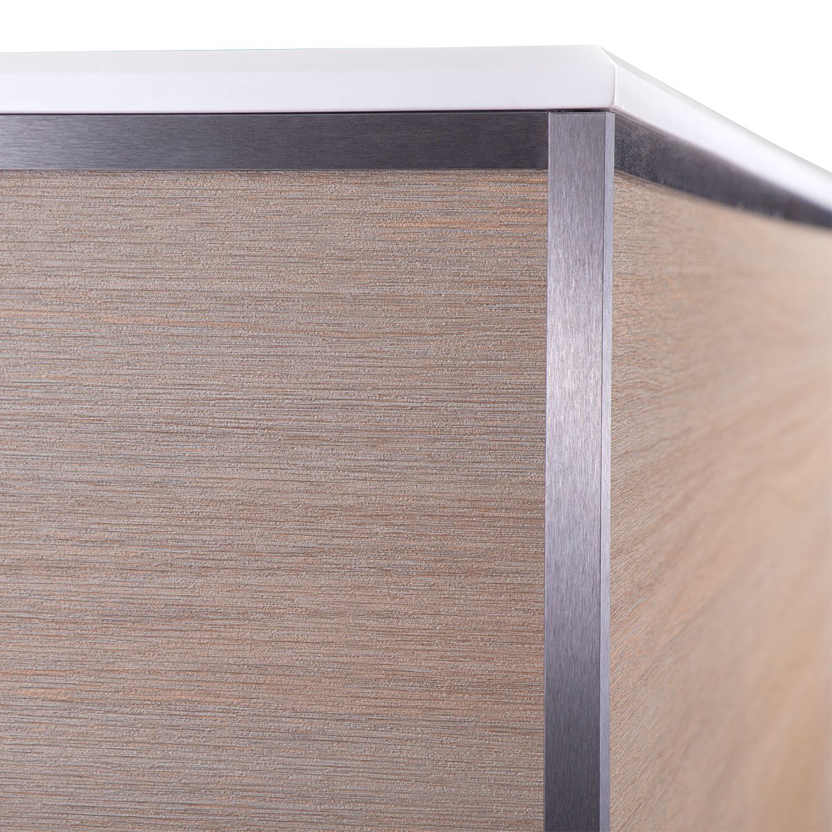 Detalle de iluminación y jets Wellis Dabassy Edge Premier