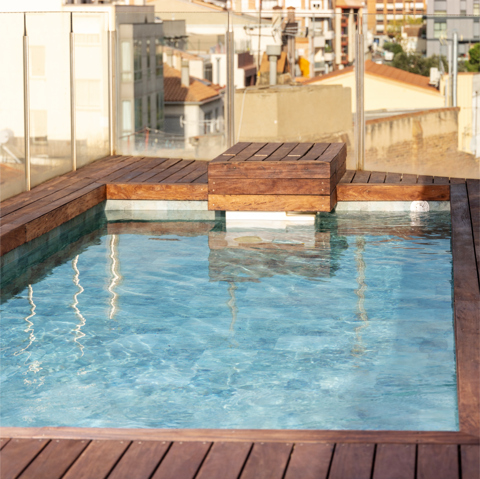 Piscina revestida con RENOLIT ALKORPLAN CERAMICS EVOLVE Verdant
