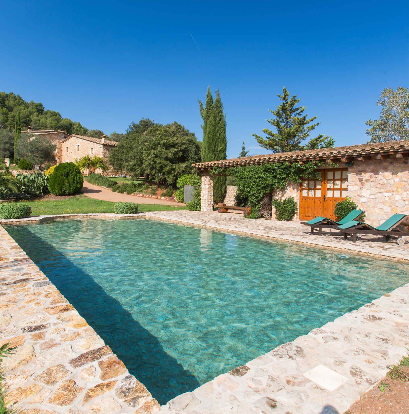 Piscina revestida con RENOLIT ALKORPLAN TOUCH Authentic